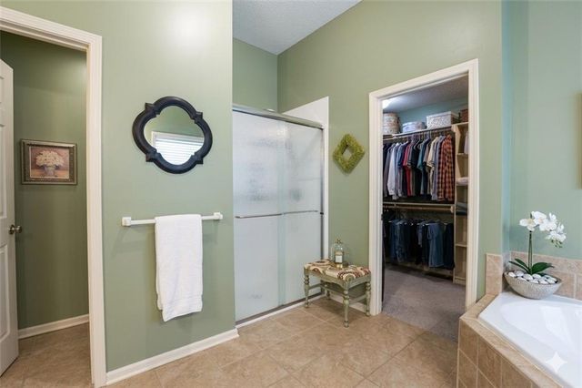 20756 W 121 Street, Olathe, KS 66061