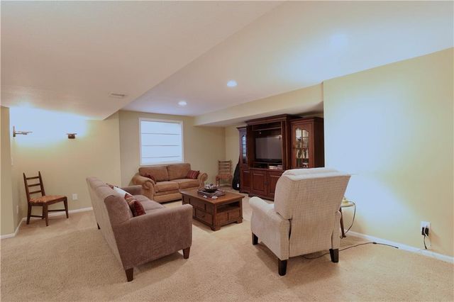 20756 W 121 Street, Olathe, KS 66061