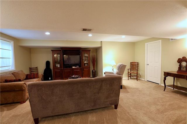 20756 W 121 Street, Olathe, KS 66061