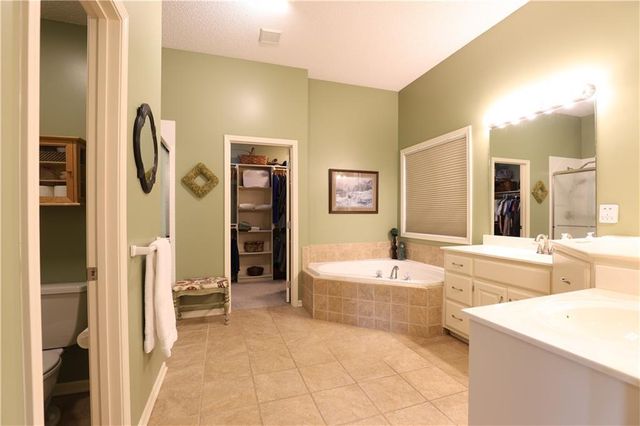 20756 W 121 Street, Olathe, KS 66061