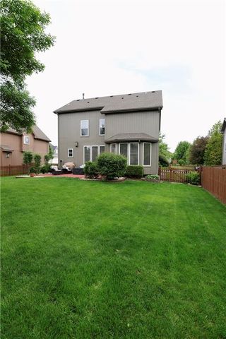 20756 W 121 Street, Olathe, KS 66061