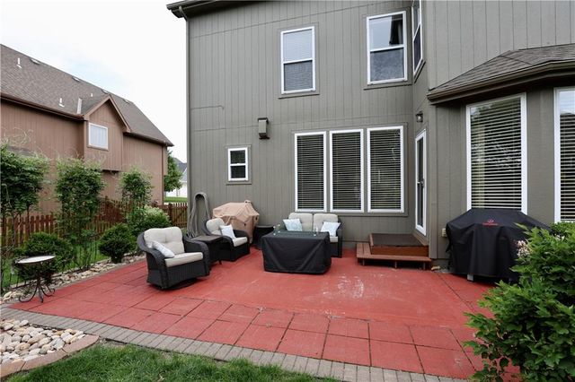 20756 W 121 Street, Olathe, KS 66061