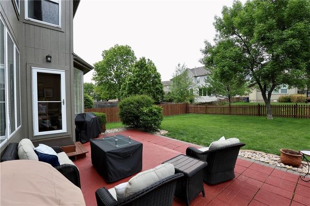 20756 W 121 Street, Olathe, KS 66061