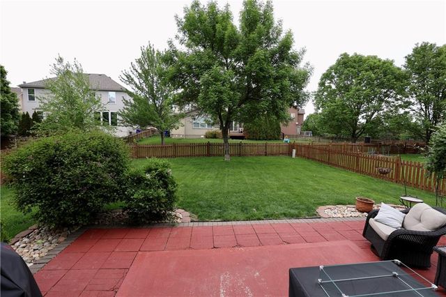 20756 W 121 Street, Olathe, KS 66061