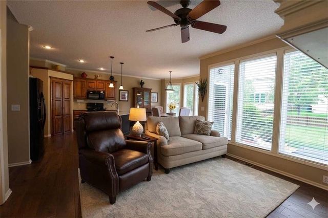 20756 W 121 Street, Olathe, KS 66061