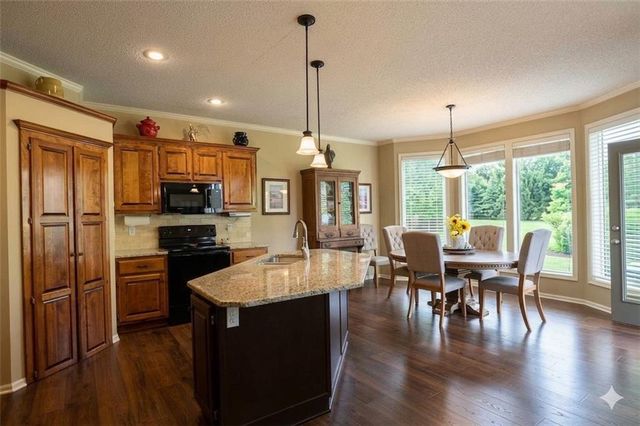 20756 W 121 Street, Olathe, KS 66061