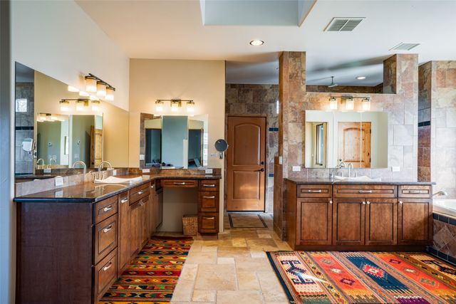 22 Tierra Monte NE, Albuquerque, NM 87122