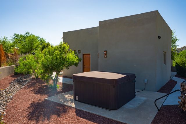 22 Tierra Monte NE, Albuquerque, NM 87122