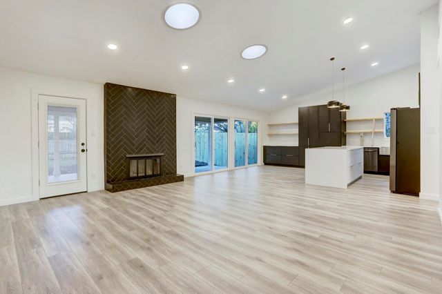 2902 Jorwoods DR, Austin, TX 78745