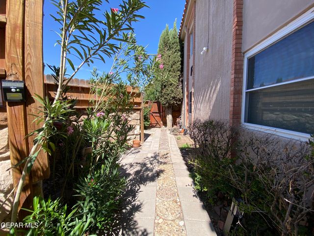 252 SHADOW MOUNTAIN Drive F1, El Paso, TX 79912