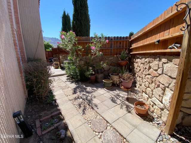 252 SHADOW MOUNTAIN Drive F1, El Paso, TX 79912