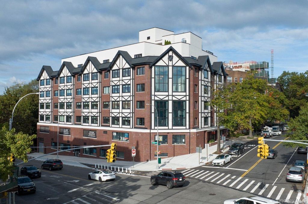 44-36 Douglaston Parkway 6B, Little Neck, NY 11363