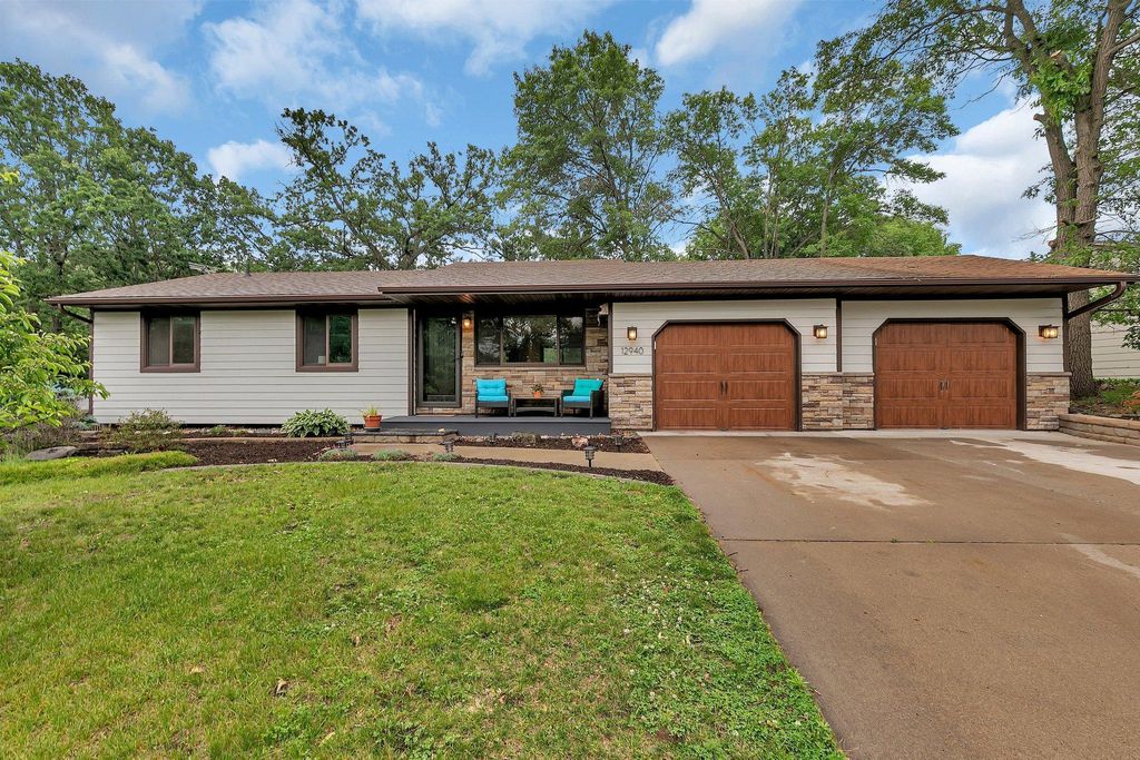12940 8th Avenue N, Zimmerman, MN 55398