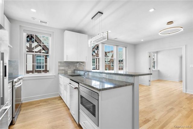 26 East Parkway 17, Scarsdale, NY 10583