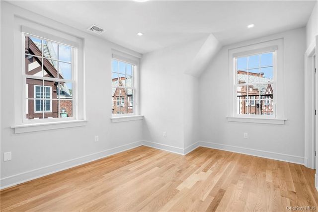 26 East Parkway 17, Scarsdale, NY 10583