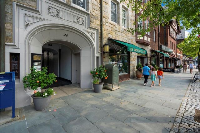 26 East Parkway 17, Scarsdale, NY 10583