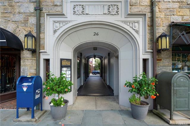 26 East Parkway 17, Scarsdale, NY 10583