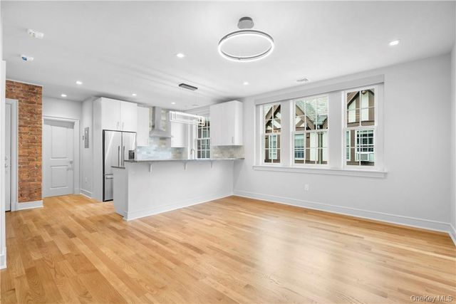 26 East Parkway 17, Scarsdale, NY 10583
