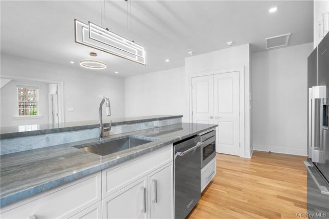 26 East Parkway 17, Scarsdale, NY 10583