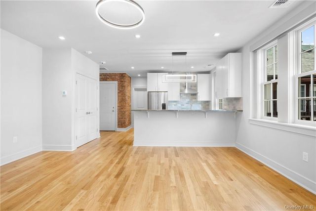 26 East Parkway 17, Scarsdale, NY 10583