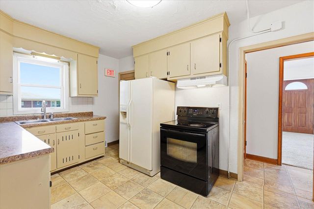 1224 S COMMERCIAL STREET, Neenah, WI 54956