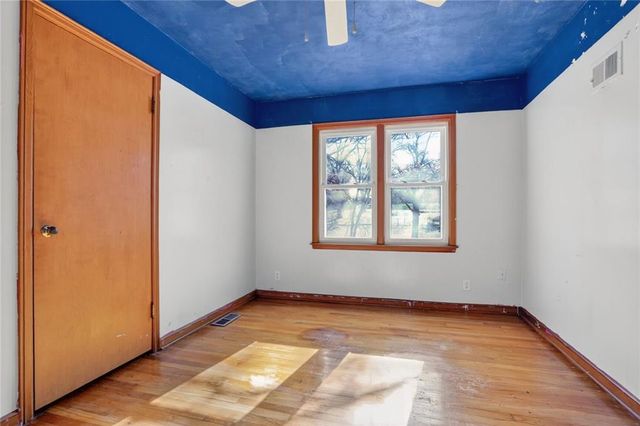 6501 Oak Drive, Kansas City, KS 66104