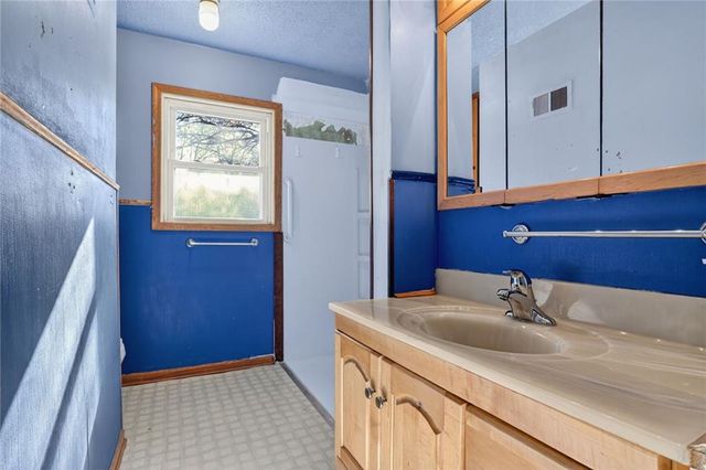 6501 Oak Drive, Kansas City, KS 66104