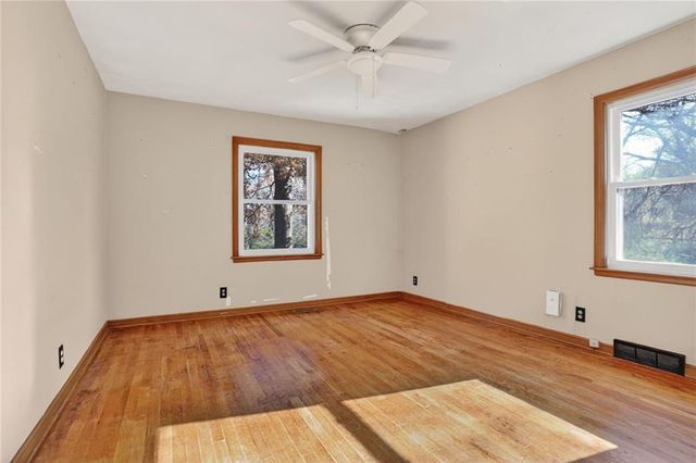 6501 Oak Drive, Kansas City, KS 66104