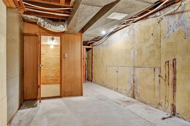 6501 Oak Drive, Kansas City, KS 66104