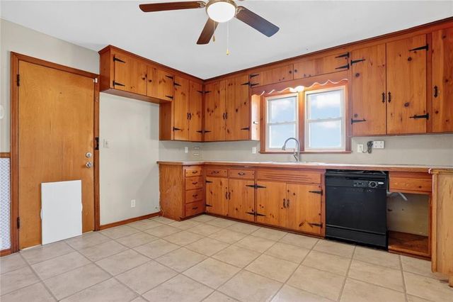 6501 Oak Drive, Kansas City, KS 66104