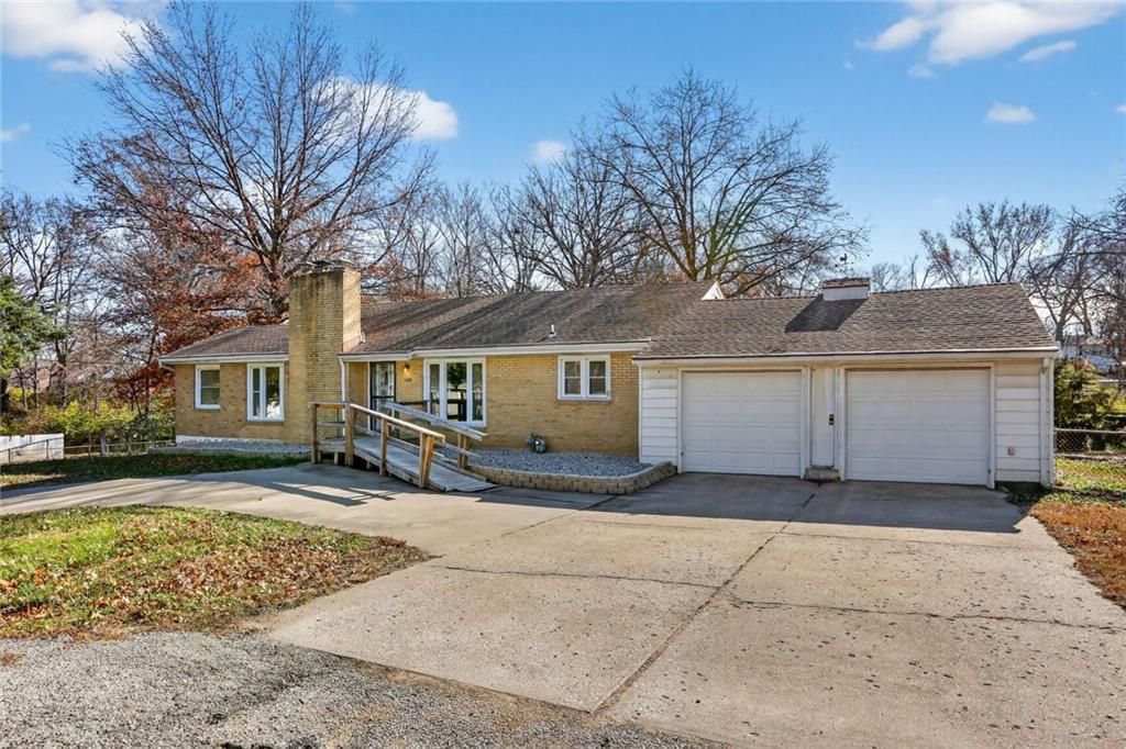 6501 Oak Drive, Kansas City, KS 66104