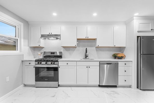 89 Sigourney St, Revere, MA 02151