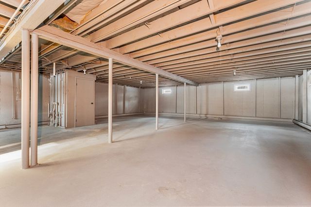 89 Sigourney St, Revere, MA 02151