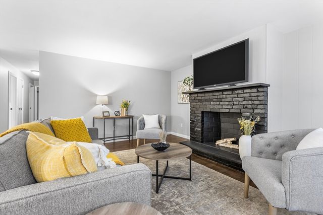 89 Sigourney St, Revere, MA 02151