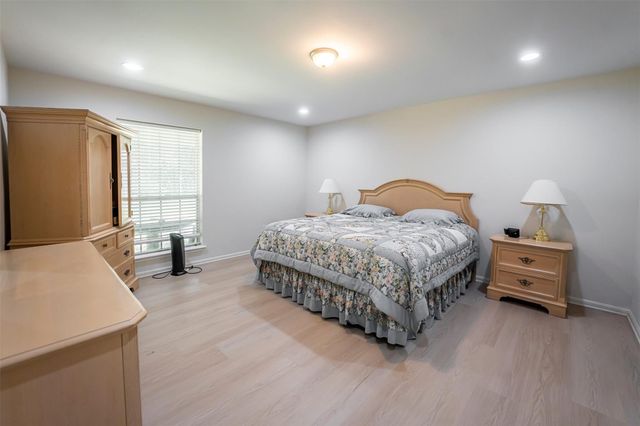 635 Chapel Hill Drive, Conroe, TX 77302