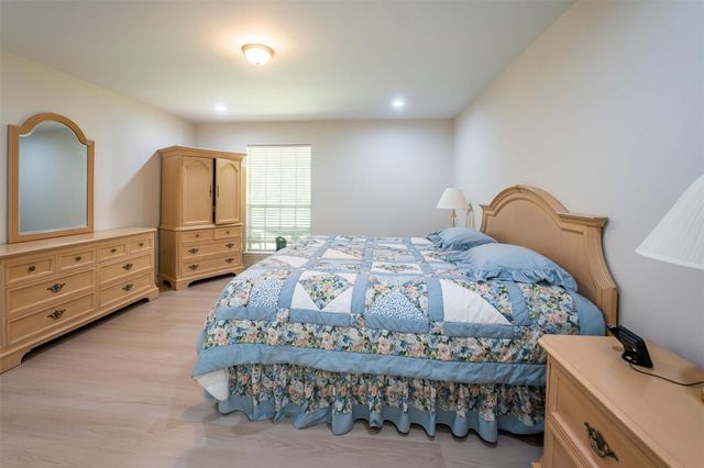 635 Chapel Hill Drive, Conroe, TX 77302