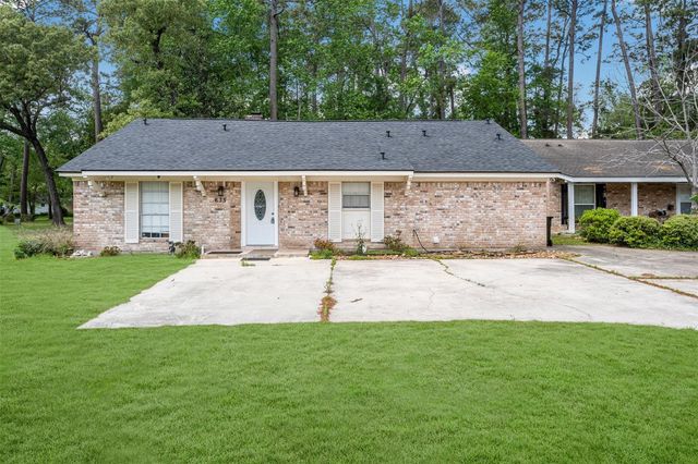 635 Chapel Hill Drive, Conroe, TX 77302