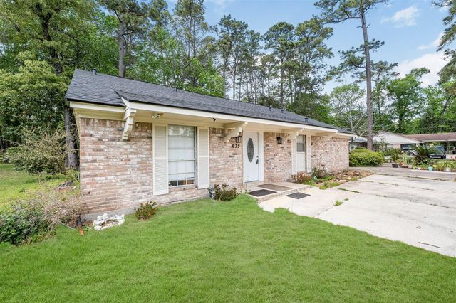 635 Chapel Hill Drive, Conroe, TX 77302