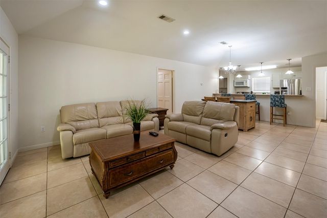 635 Chapel Hill Drive, Conroe, TX 77302
