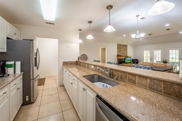 635 Chapel Hill Drive, Conroe, TX 77302