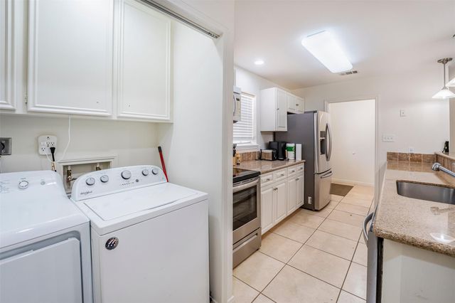 635 Chapel Hill Drive, Conroe, TX 77302