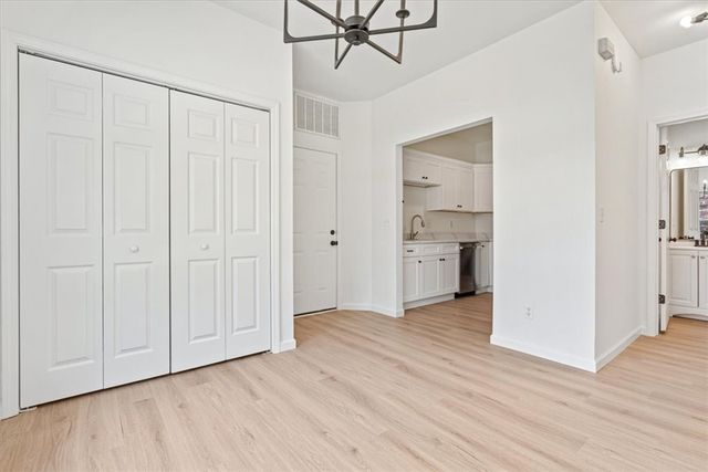 5721 W Legacy Street, Fayetteville, AR 72704