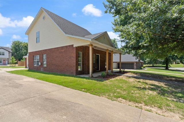 5721 W Legacy Street, Fayetteville, AR 72704