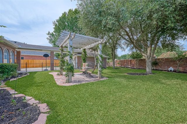 13719 Ashley Run, Houston, TX 77077