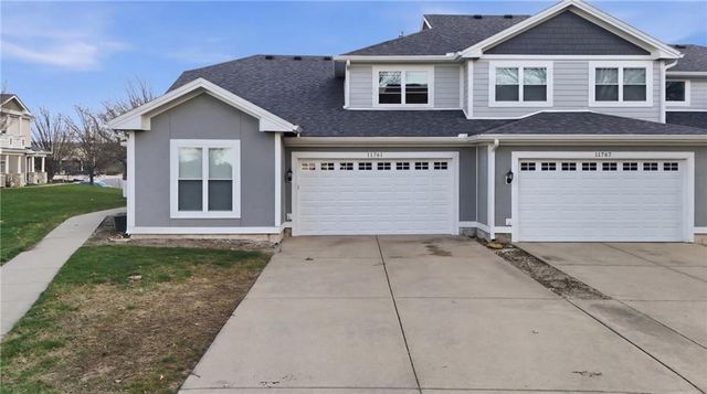 11761 S Roundtree Street, Olathe, KS 66061