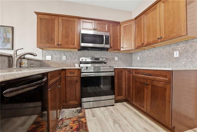 11761 S Roundtree Street, Olathe, KS 66061