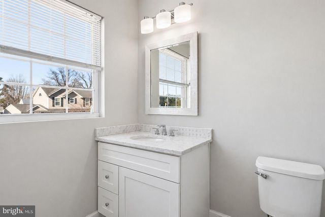 32 RUSTLEAF LN, Levittown, PA 19055