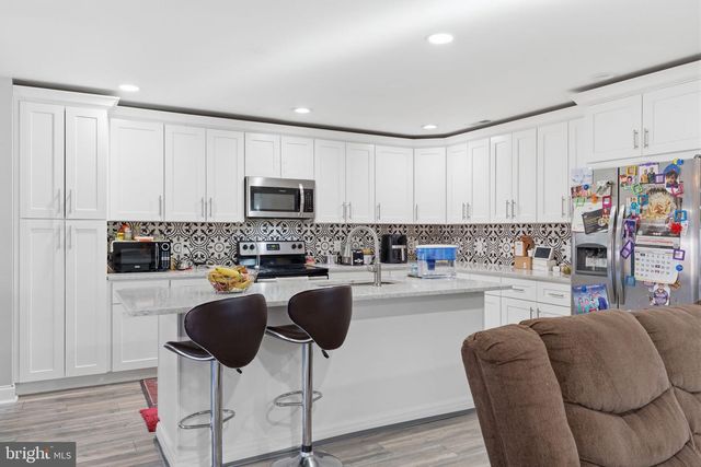 32 RUSTLEAF LN, Levittown, PA 19055