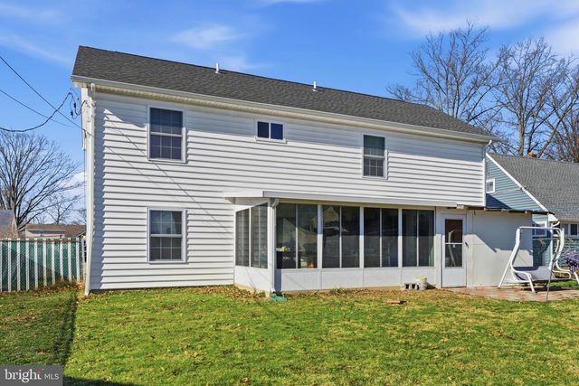 32 RUSTLEAF LN, Levittown, PA 19055