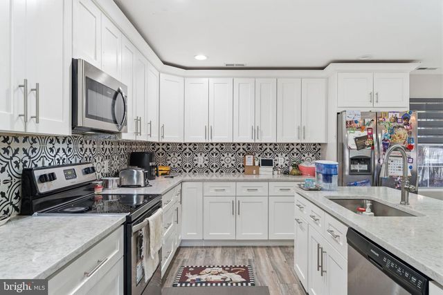 32 RUSTLEAF LN, Levittown, PA 19055